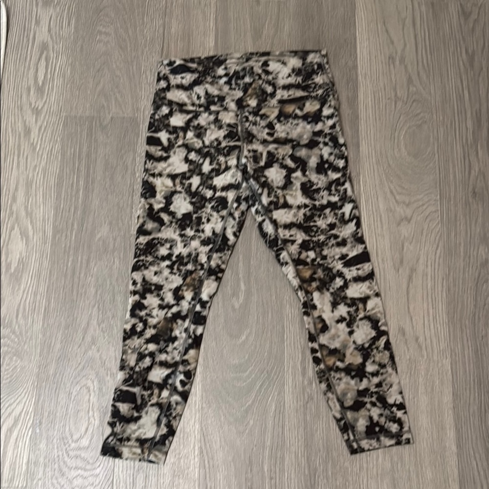 Lululemon Athletica Black and Tan Leggings wunder train size 12